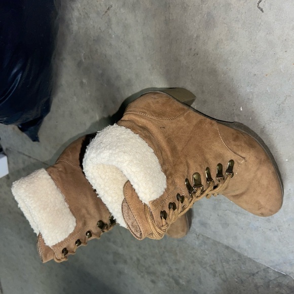 Tan Heeled Boots Size 9.5 - Picture 1 of 4